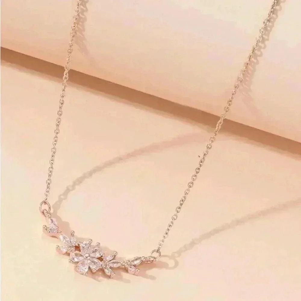 ⚠️Clearance Flower Charm Necklace Rose Gold - Picture 2 of 3